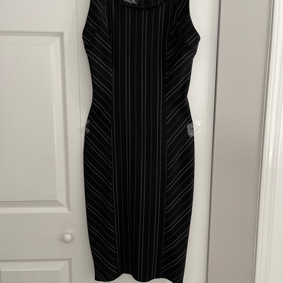 Crew neck,midi length dress - Picture 3 of 10